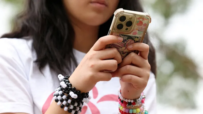 Greece to ban social media for under-15s from next year
