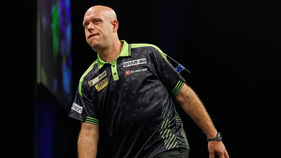 Van Gerwen punched in face during bar attack