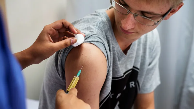 Meningitis B vaccine to be offered to a million young people