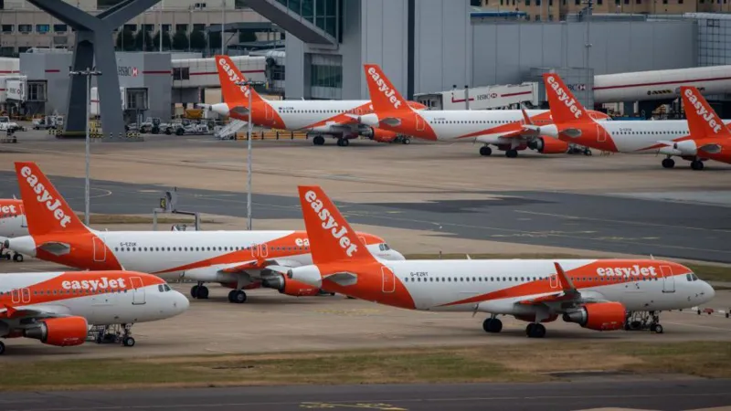 Thunderstorms delay hundreds of Heathrow and Gatwick flights